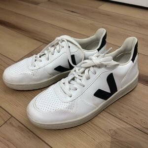 Veja Sneakers
Size Men’s 10